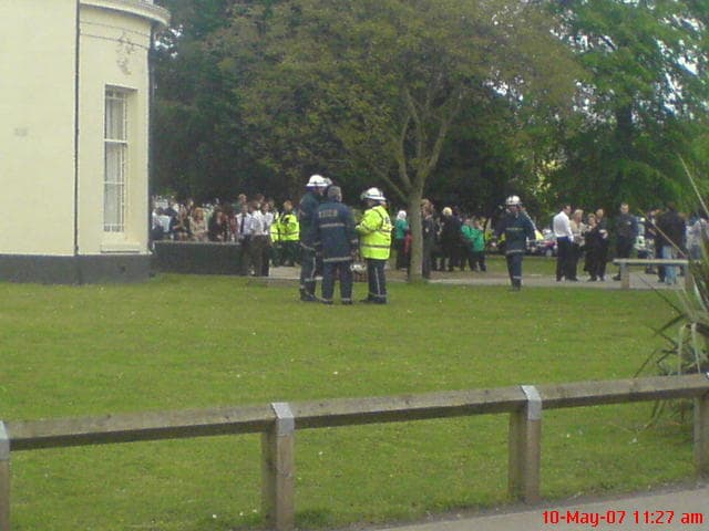 Bewoner boort door gasleiding in huis in Dongen, straat afgezet