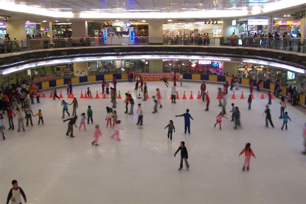 Glanerbrook: van sportpark met drafbaan tot recreatiecomplex met schaatshal