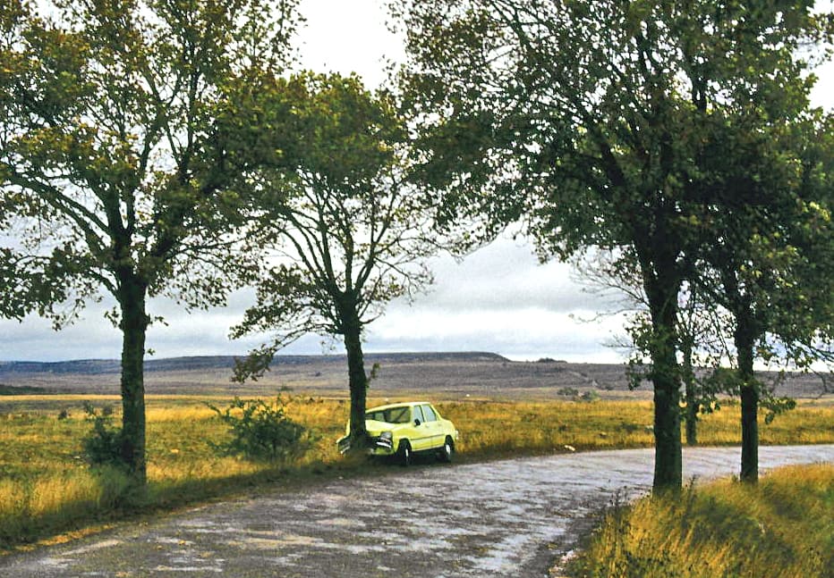 Auto rijdt van de weg in Etten-Leur