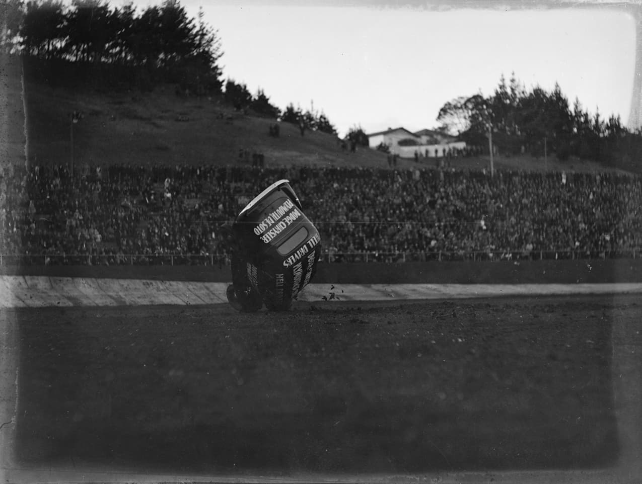 Automobilist raakt gewond bij botsing tegen boom in Maastricht