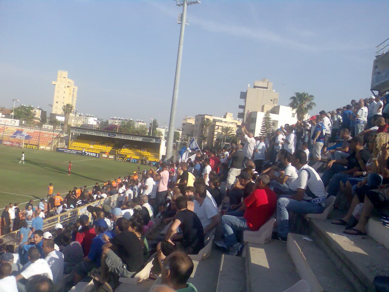 Oudste voetbaltribune van Nederland gesloopt voor nieuw clubhuis