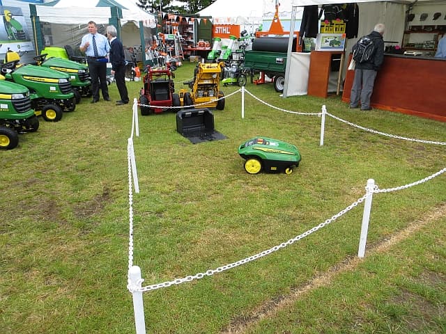 Robotmaaiers doden jonge dieren tijdens nachtelijke maaibeurten