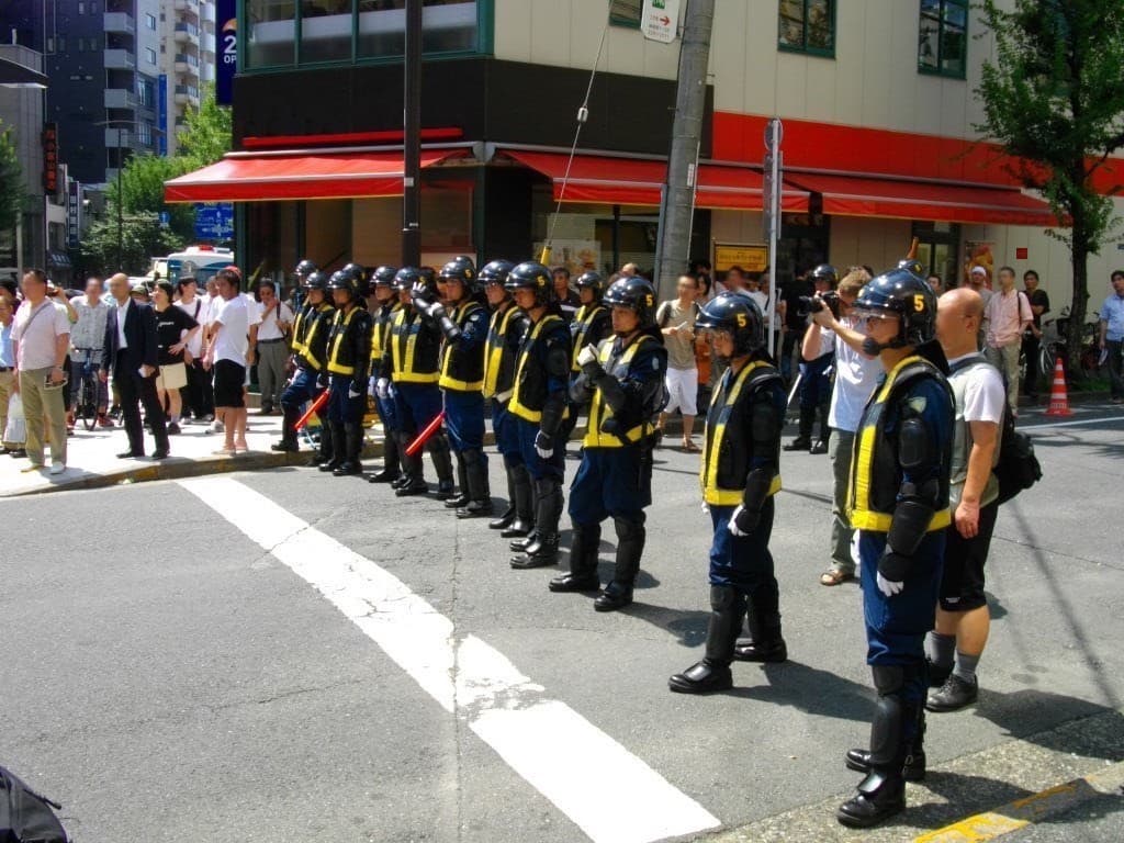 Medewerker asielzoekerscentrum geconfronteerd met relschoppers