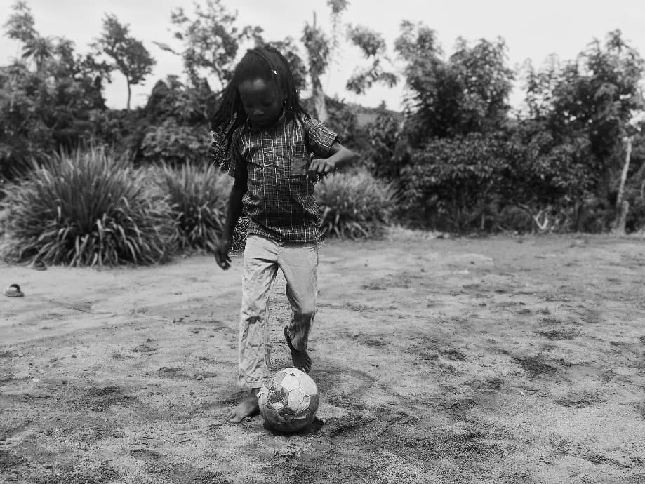 Ernest Poku maakt indruk als wingback bij Leverkusen