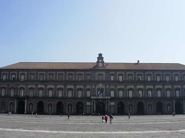Atlasbeeld op Paleis op de Dam bijna compleet na restauratie