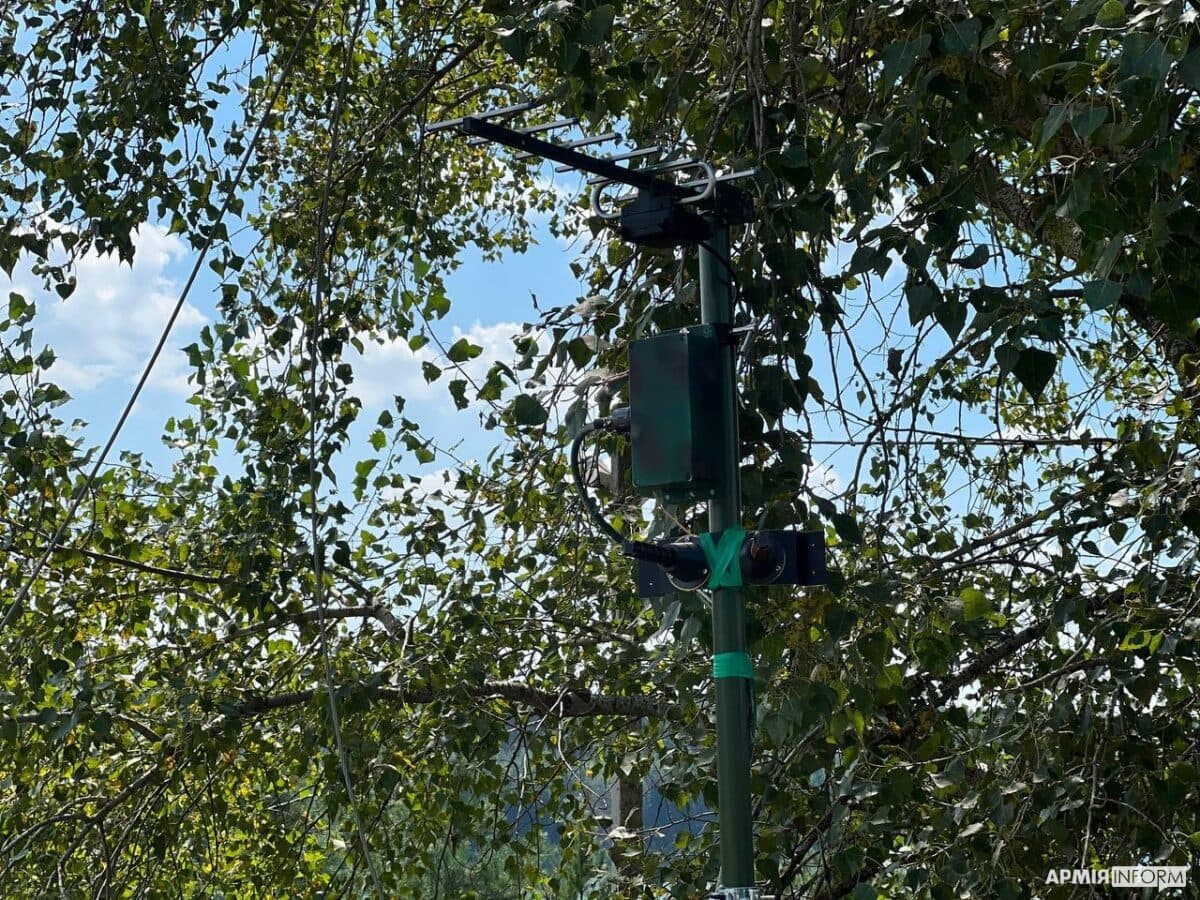 Australische dronejager strijkt neer op Zuidas: militairen krijgen wapen tegen luchthavendrones