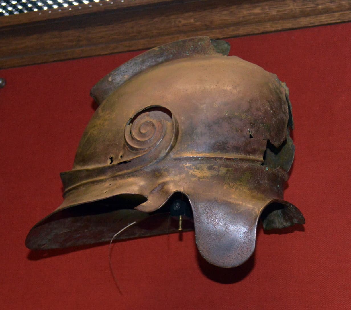 Verslaggever reist naar Assen voor vondst historische helm