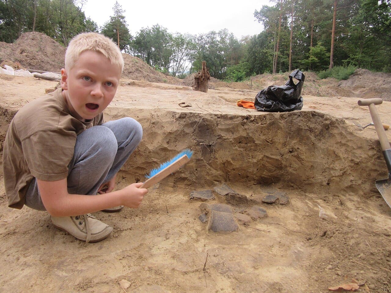 Groep 7/8 ontdekt archeologische vondsten langs A2-verbreding