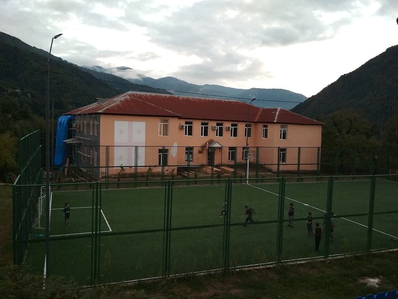 Onderzoekers: Kinderen moeten meer bewegen op school, ook in de pauze