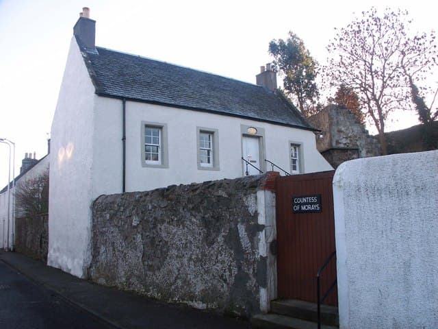 Buurman klaagt over zonlicht op camper in Born