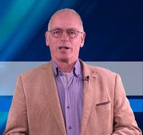 Beverdam veroorzaakt overlast in Belfeld: bestuurslid en maaimachine zakken weg