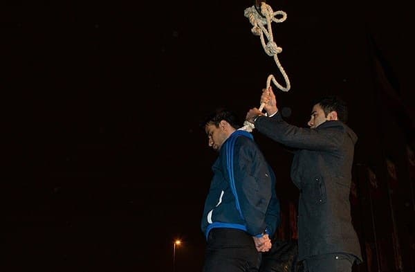 Oplichters misleiden slachtoffers als agenten met overvalverhalen