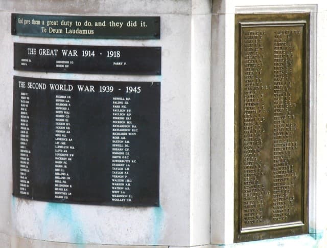 Oorlogsgeschiedenis naar basisschool Opeinde met monument