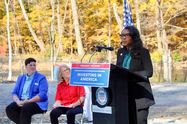 Regio's worstelen met waterbeheer, schaal van 15.000 olympische zwembaden